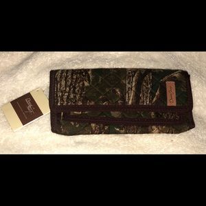 Donna Sharp- medium -camo wallet